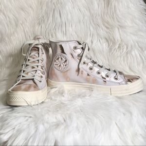 NWT. Converse high top